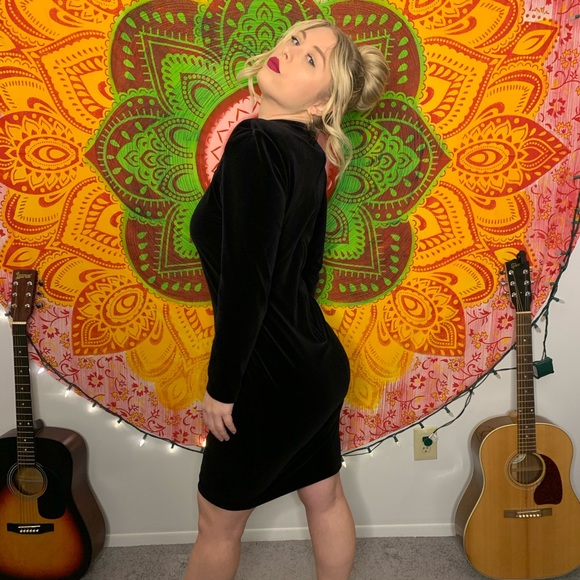 Vintage 1980’s black velvet dress - Picture 6 of 8